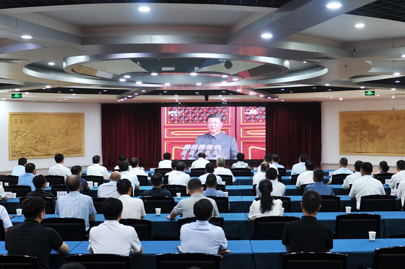 皖北煤電集團(tuán)及各單位集中觀(guān)看紀(jì)念中國(guó)人民抗日戰(zhàn)爭(zhēng)暨世界反法西斯戰(zhàn)爭(zhēng)勝利80周年大會(huì)實(shí)況直播